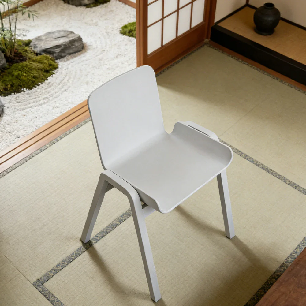 LIVARA Modern Meeting Chair - Ergonomic PP Plastic Seat with Solid Bentwood Legs, Lightweight Minimalist Design for Office & Dining Use - White - Image 4
